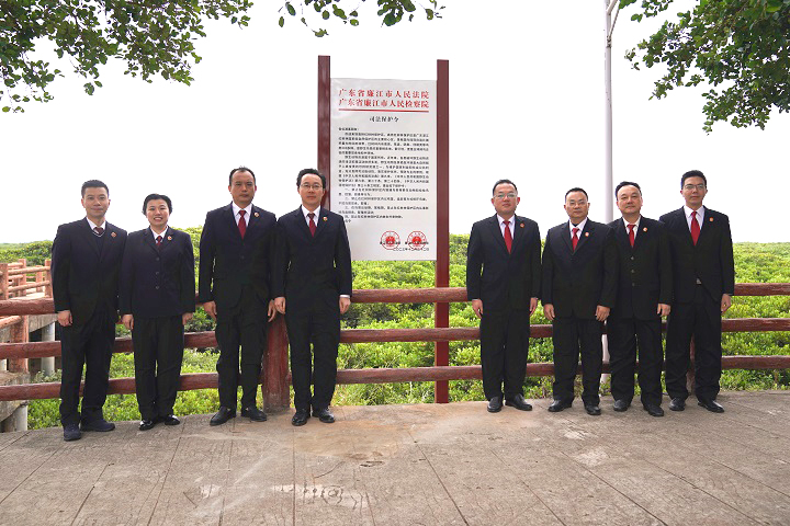1ec551fceb46643156fff3d1dfd05eb.jpg